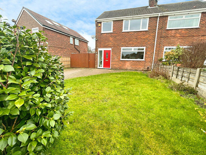 3 Bedroom Semi Detached House For Sale In Trent Way, Kearsley, BL4