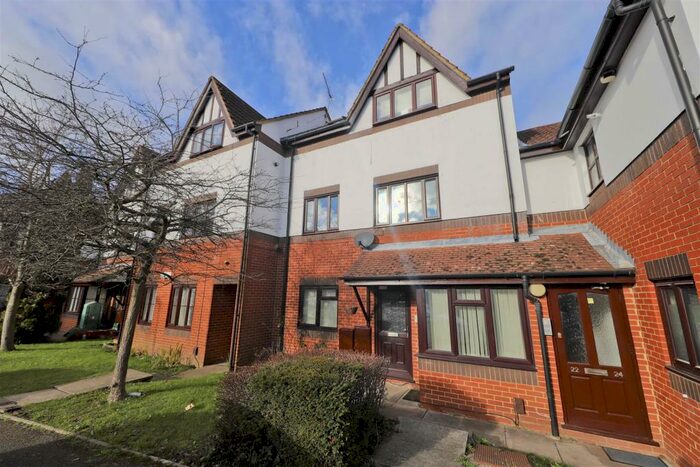 1 Bedroom Apartment To Rent In Grovelands Close, Harrow, HA2