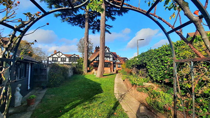 3 Bedroom Detached House For Sale In St. Catherines Road, Broxbourne, EN10