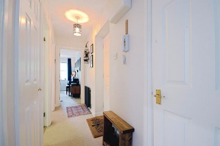 2 Bedroom Apartment For Sale In The Brambles, St. Albans, AL1