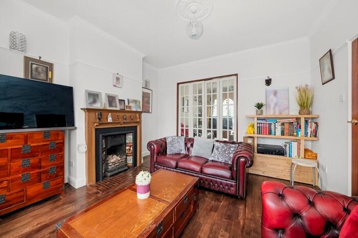 5 Bedroom End Of Terrace House For Sale In Bewlys Road, London, SE27