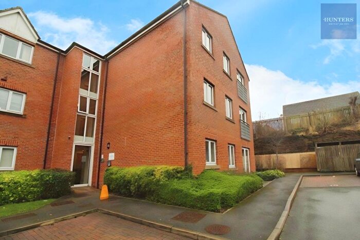 2 Bedroom Flat To Rent In Fieldmoor Lodge, LS28