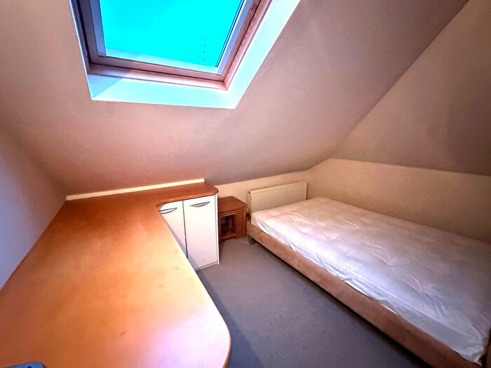 1 Bedroom Flat To Rent In Shirehall Park, London, NW4