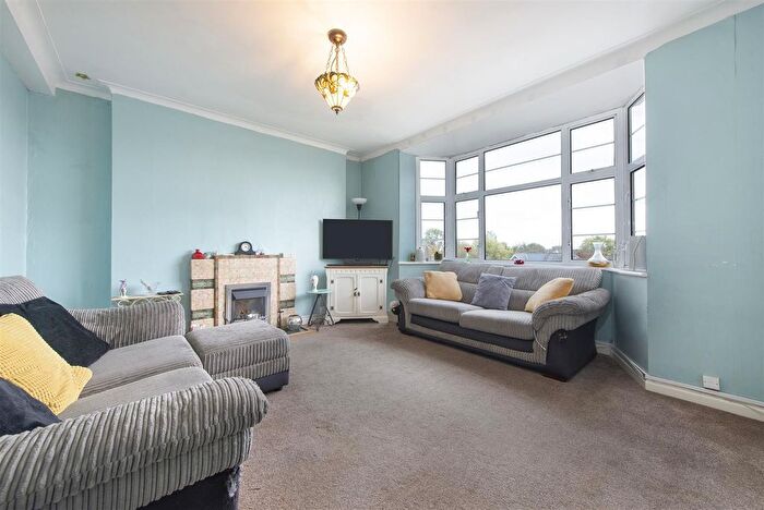 2 Bedroom Property For Sale In Colney Hatch Lane, London, N10