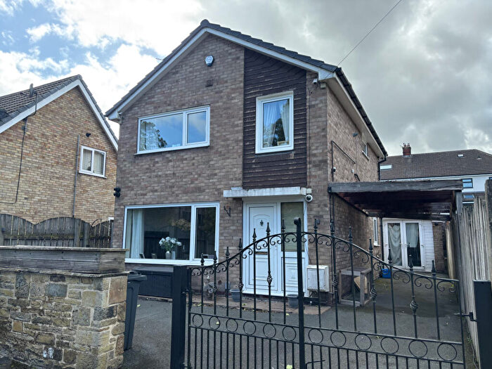 4 Bedroom Detached House For Sale In Hadrians Close, Huddersfield, West Yorkshire, HD3