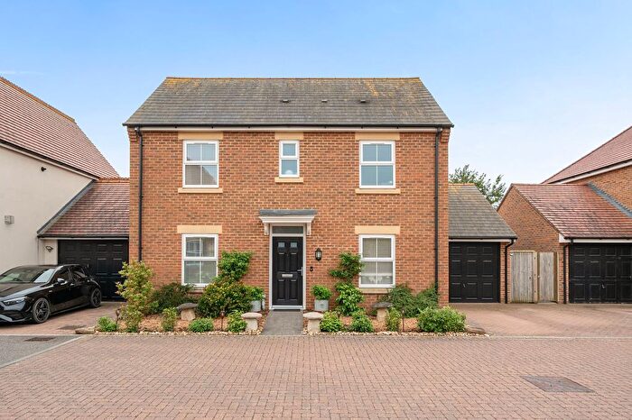 3 Bedroom Detached House For Sale In Patricia Way, Nutbourne, PO18