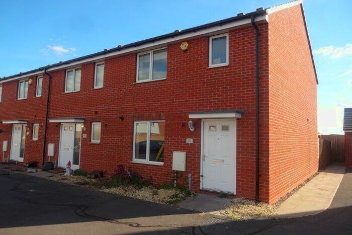 3 Bedroom Semi-Detached House To Rent In Elter Close, Willenhall, WV12