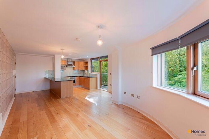 2 Bedroom Flat For Sale In Bury Old Road, Manchester, M25
