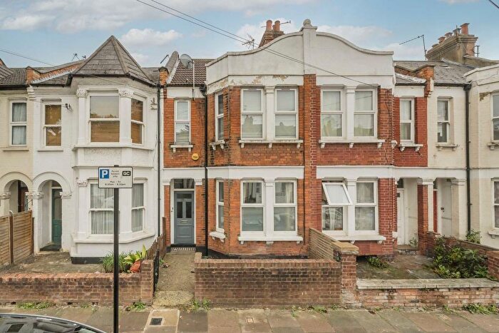 2 Bedroom Flat For Sale In Chapter Road, Willesden Green, NW2