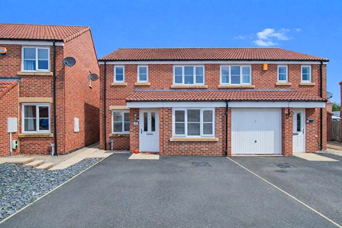 3 Bedroom Semi Detached House For Sale In Bottle Kiln Rise, Wakefield, WF1