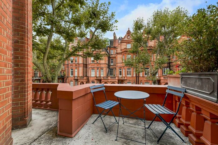 1 Bedroom Flat To Rent In Sloane Gardens, London, SW1W