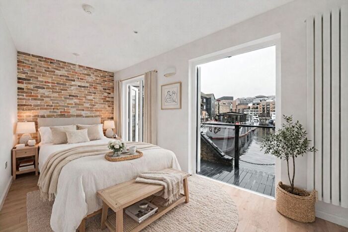 3 Bedroom Property To Rent In Mews Street, London, E1W