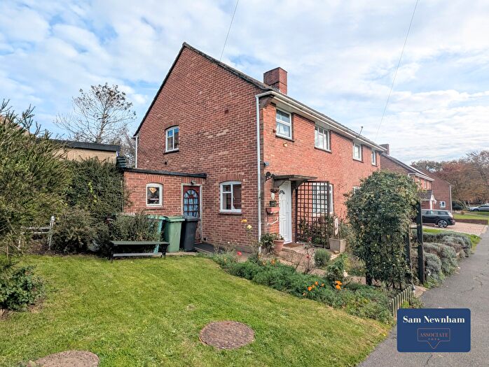 3 Bedroom Semi Detached House For Sale In Home Meade, Newport, PO30