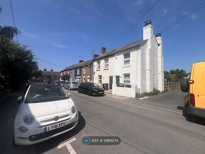 3 Bedroom End Of Terrace House To Rent In Broomfield Road, Swanscombe, DA10