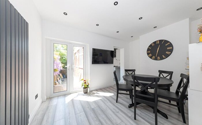 2 Bedroom Semi Detached House For Sale In Preston Gardens, Luton, LU2