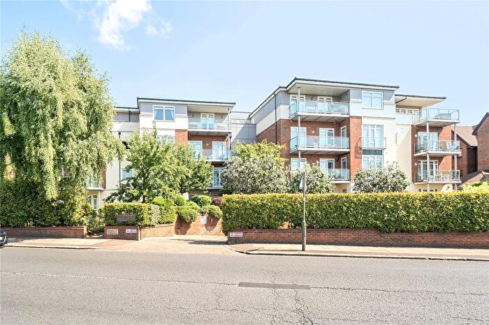 3 Bedroom Flat For Sale In Hendon Lane, London, N3