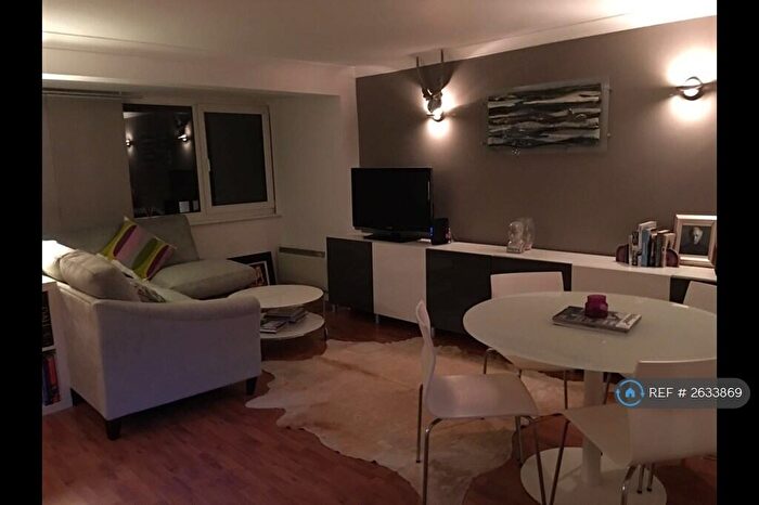 2 Bedroom Maisonette To Rent In Glebe Court, Guildford, GU1