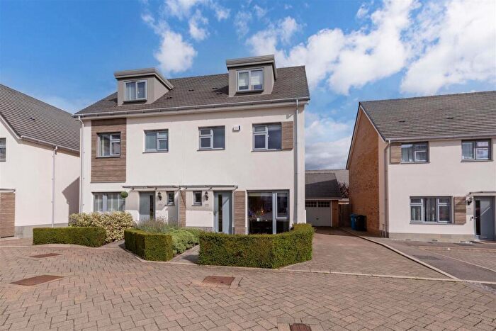 4 Bedroom Semi-Detached House For Sale In Cygnet Way, Maidenhead, SL6