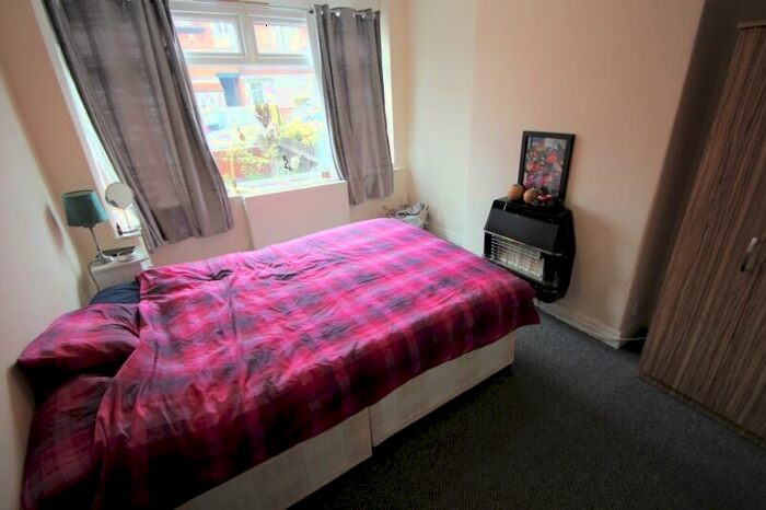 3 Bedroom Property To Rent In Welton Mount, Hyde Park, Leeds, LS6