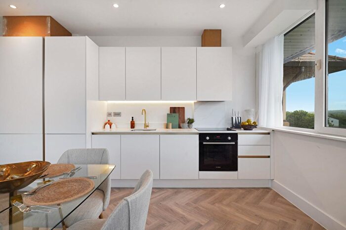 1 Bedroom Flat To Rent In Drake House, Homestead Road, Rickmansworth, WD3