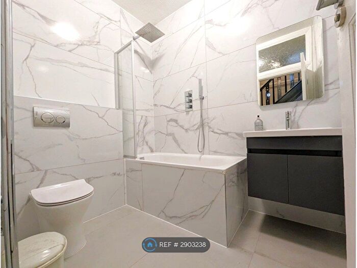 6 Bedroom Semi-Detached House To Rent In The Drive, London, NW11