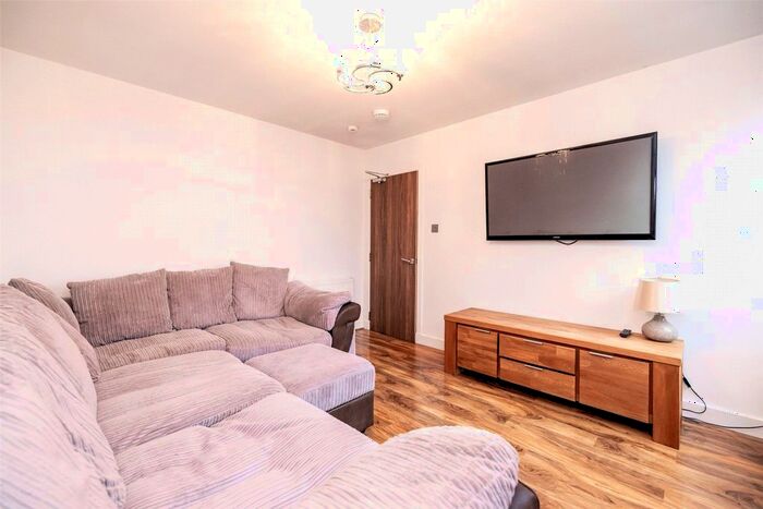 3 Bedroom Flat To Rent In B Great Western Road, Aberdeen, AB10