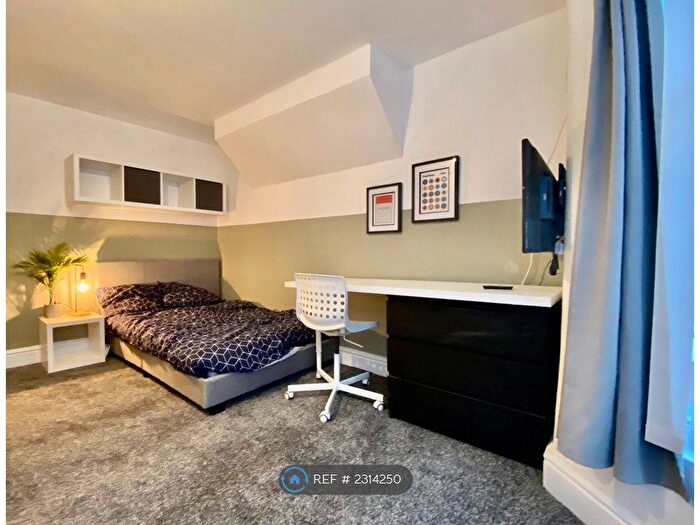 6 Bedroom Terraced House To Rent In Blantyre Road, Liverpool, L15