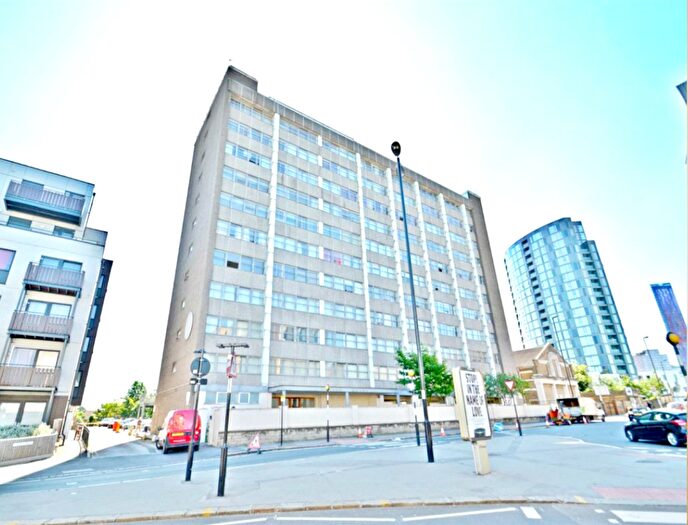 2 Bedroom Flat For Sale In Whitehorse Road, Croydon, CR0