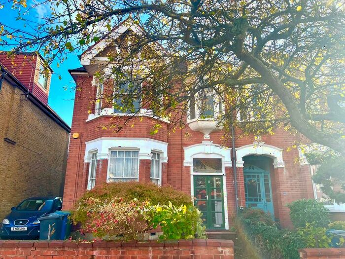 2 Bedroom Flat To Rent In Cunningham Park, Harrow, HA1