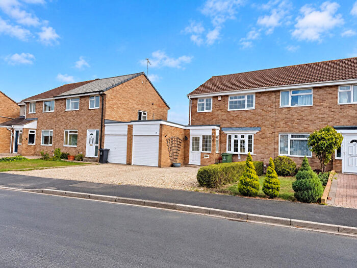 3 Bedroom Semi-Detached House For Sale In Bryanston Way, Swindon, SN3