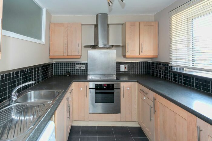 2 Bedroom Flat To Rent In Peregrine Close, Watford, Hertfordshire, WD25