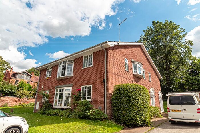 2 Bedroom Maisonette To Rent In Minster Court, Mansfield Road, Nottingham, NG5