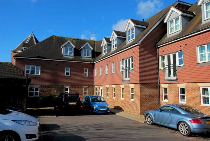 1 Bedroom Flat To Rent In Brookhill Road, Copthorne, Crawley, RH10