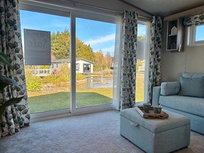 2 Bedroom Mobile/park Home For Sale In Halt Road, Goonhavern, Truro, TR4