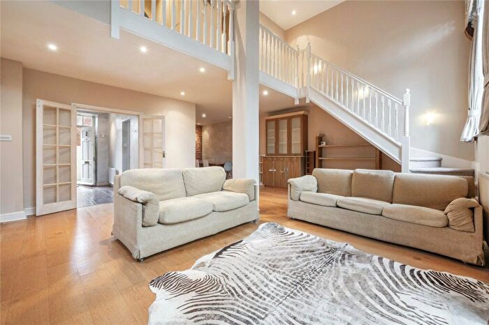 2 Bedroom Maisonette To Rent In Masters Lodge, Johnson Street, E1