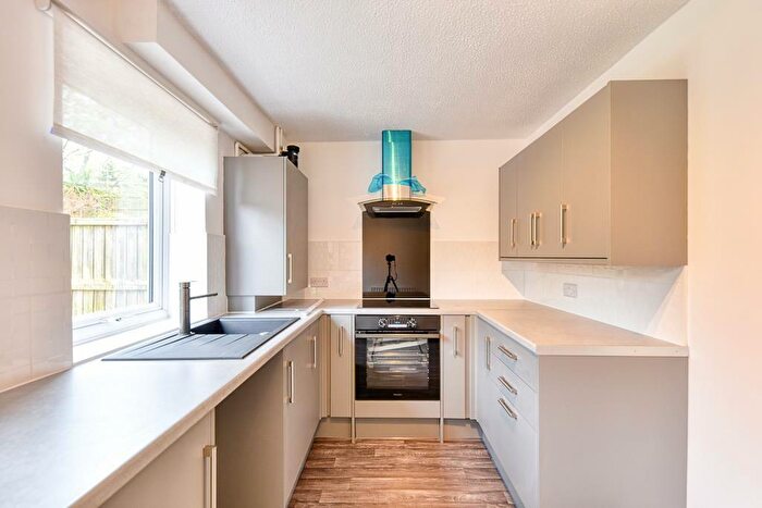 2 Bedroom House To Rent In Landmere Gardens, Nottingham, NG3