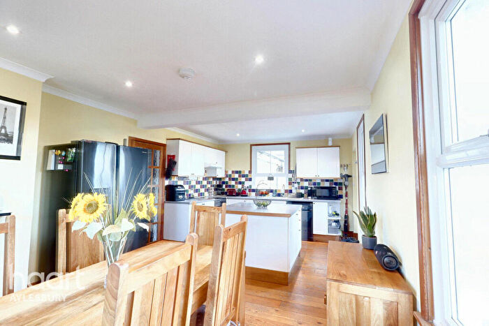 4 Bedroom Detached House For Sale In Main Street, Aylesbury, HP18