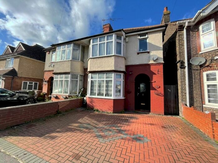 3 Bedroom Detached House To Rent In Blundell Road, Luton, LU3