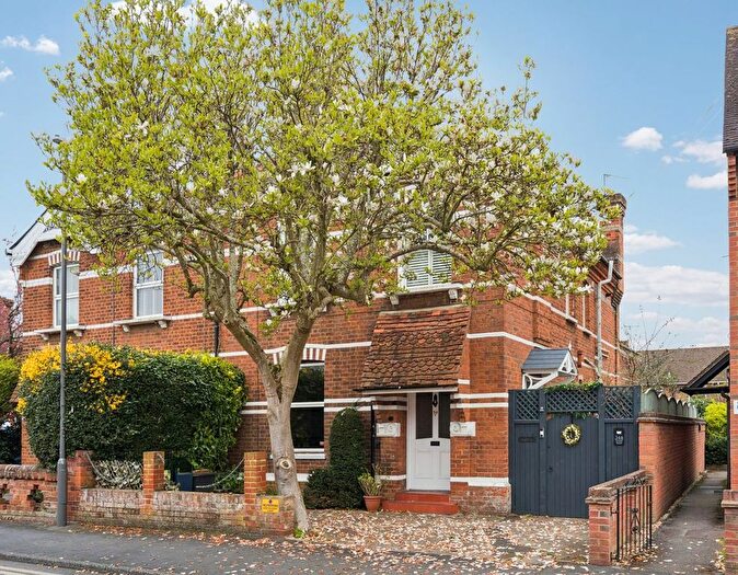 2 Bedroom Flat For Sale In Glade Road, Marlow, SL7