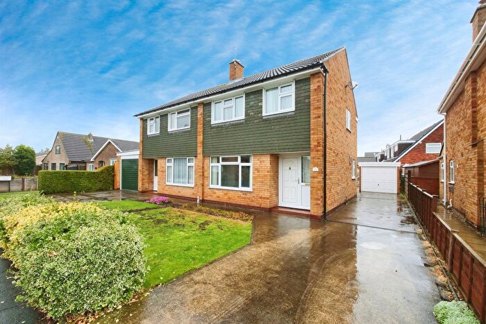 Semi-detached House For Sale In Oaken Grove, Haxby, York, YO32