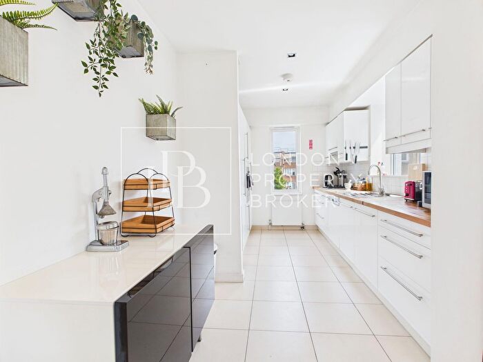 2 Bedroom Flat To Rent In Portobello Apartments, W10