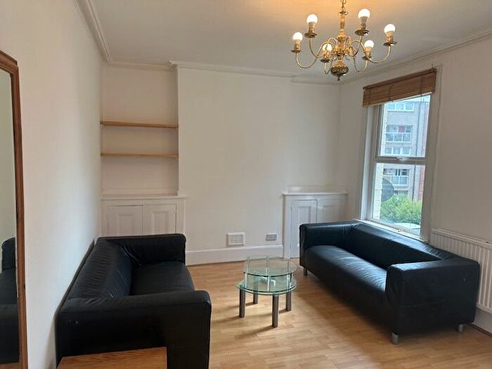 3 Bedroom Flat To Rent In Victoria Road, London, NW4