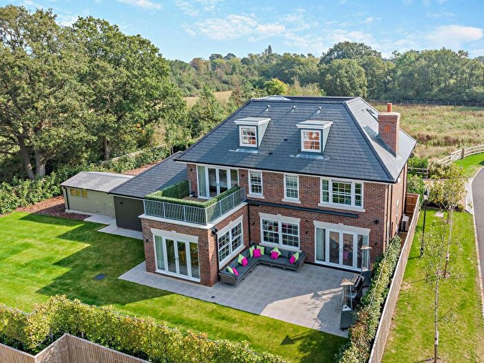 5 Bedroom Detached House For Sale In Moat Farm Close, Winkfield, Windsor, Berkshire, SL4