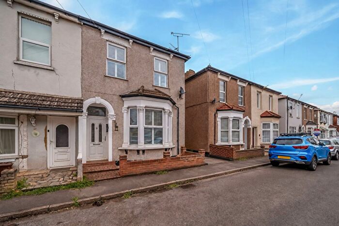 3 Bedroom Terraced House For Sale In Queens Road, Welling, DA16