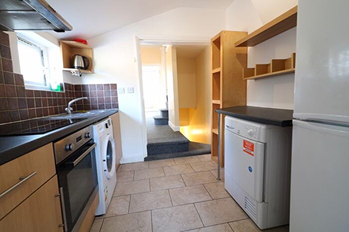 2 Bedroom Flat To Rent In Croyland Road, London, N9