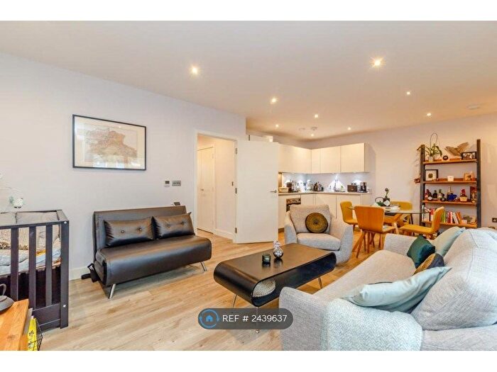 2 Bedroom Flat To Rent In Knapp Road, London, E3