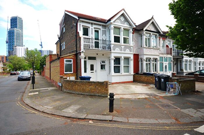 4 Bedroom Flat To Rent In Eastfields Road, London, W3