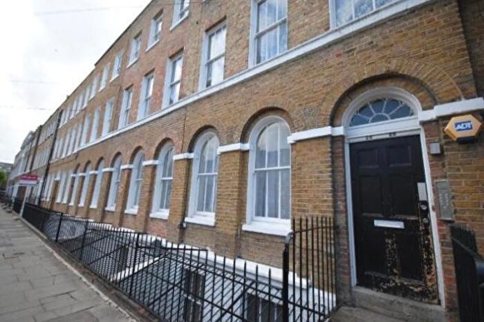 3 Bedroom Flat To Rent In Surrey Square, London, SE17