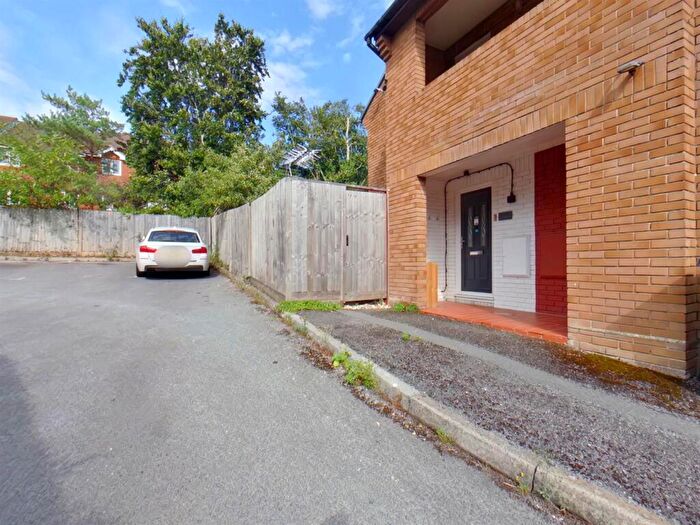 1 Bedroom Flat To Rent In Cambrian Close, Bursledon, Southampton, SO31