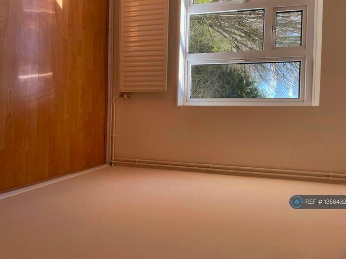 1 Bedroom Flat To Rent In Pound Road, Banstead, SM7